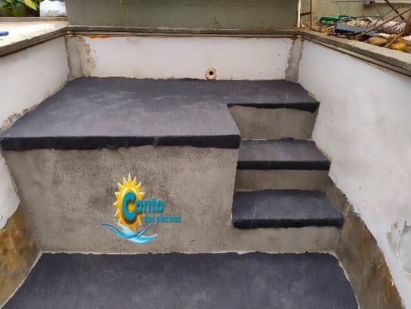 Instalação de revestimento vinil em piscinas