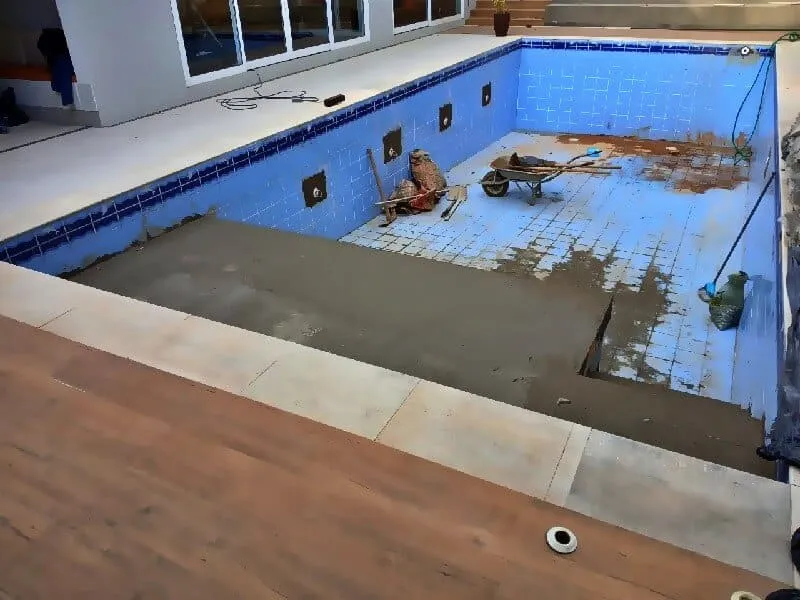 Transformação da piscina de azulejo para Vinil, foto tirada em 14 de Agosto de 2025-Imagem 2