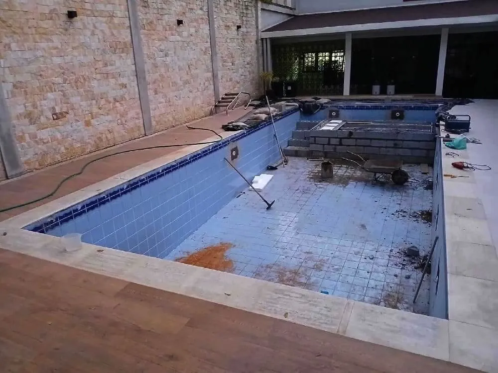 Transformação de piscina de azulejo em vinil foto 3 tirada em 12 de Agosto 2025
