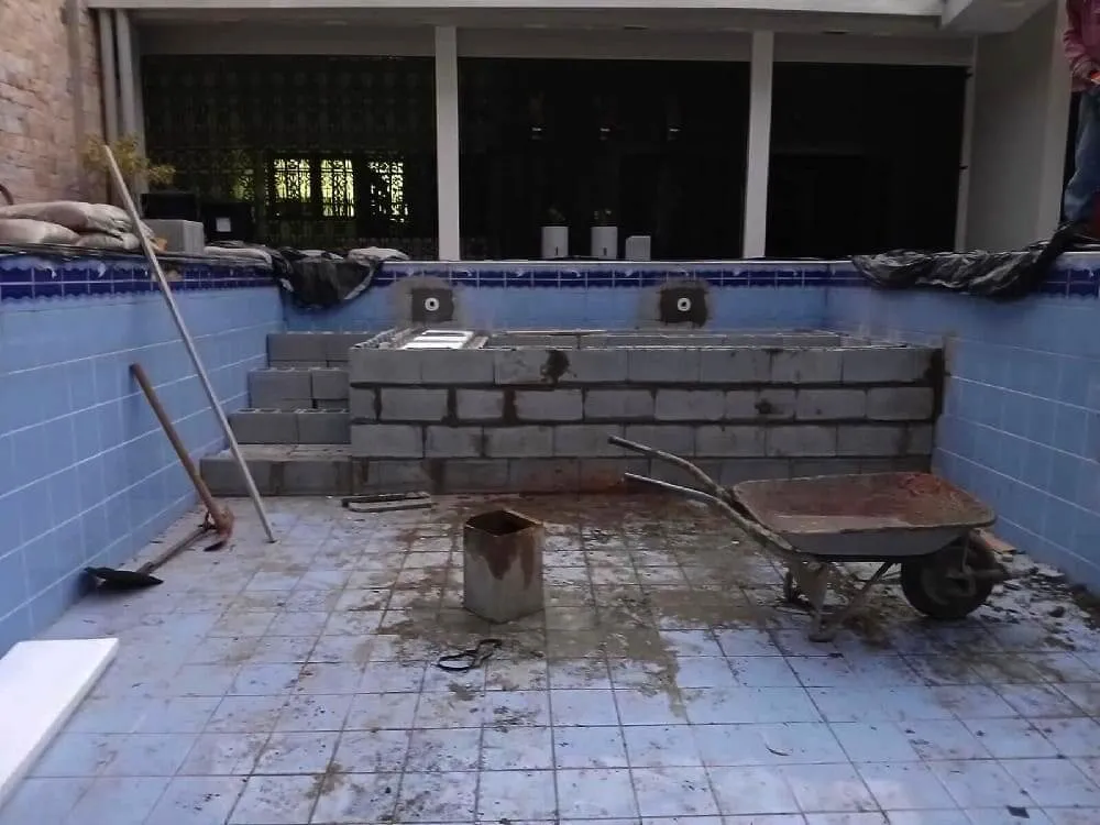 Transformação de piscina de azulejo em vinil foto 4 tirada em 12 de Agosto 2025