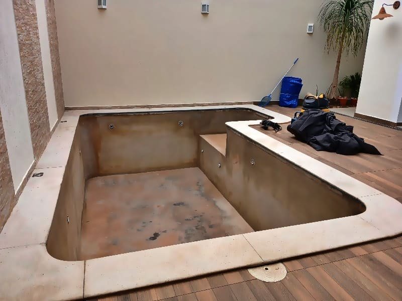 Instalação do Vinil na piscina em Santo Amaro foto 01