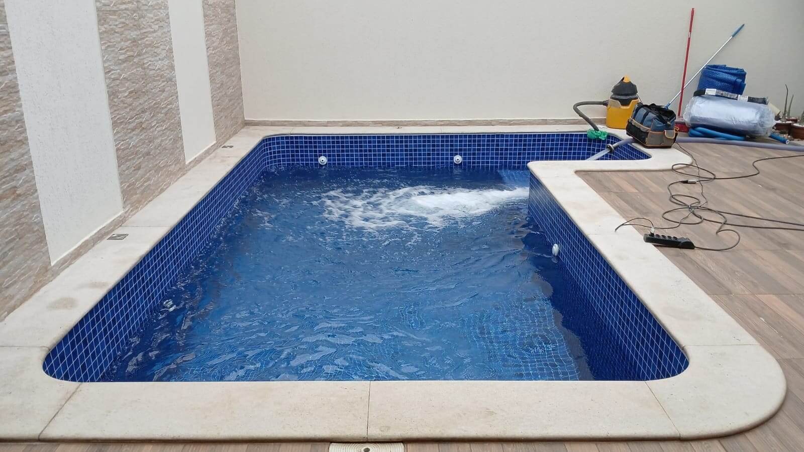 Instalação do Vinil na piscina em Santo Amaro foto 14