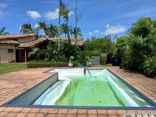 Piscina velha antes da reforma