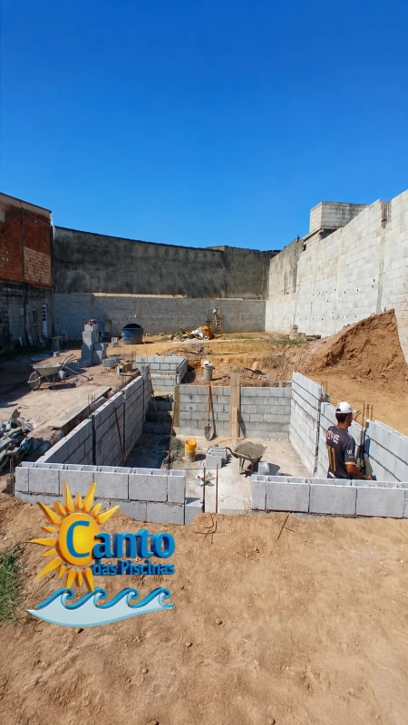 Construção de uma piscina de vinil
