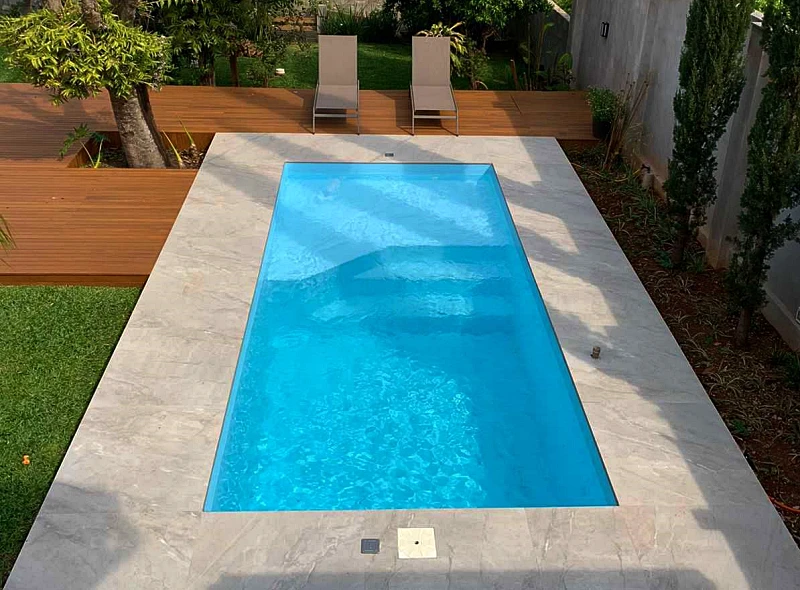 Piscina de Fibra modelo Infinity Praia